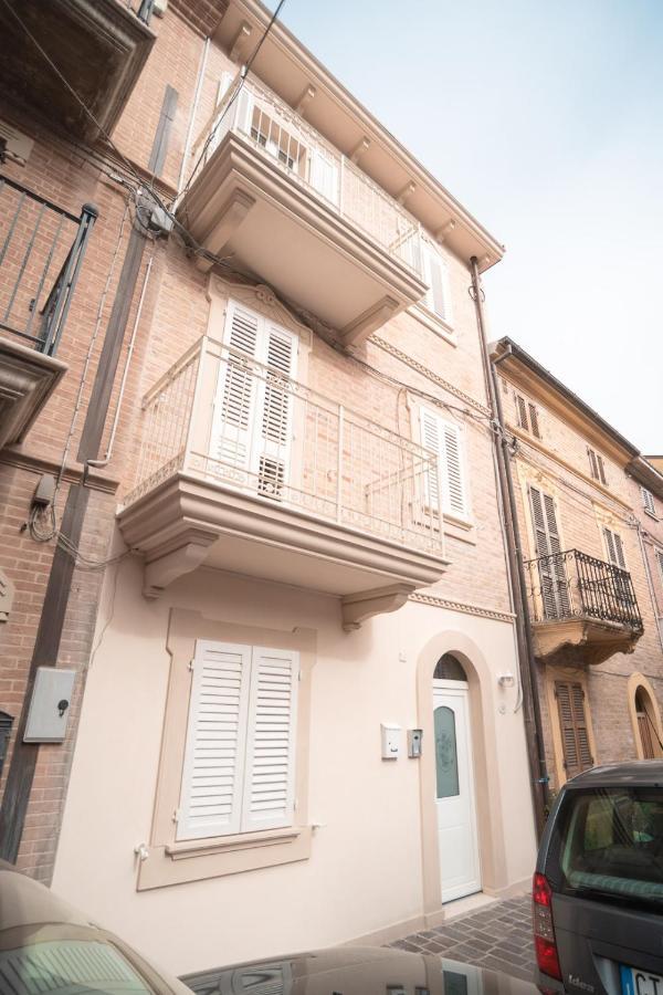 Le Camelie -Appartamenti Nuovi Porto SantʼElpidio エクステリア 写真