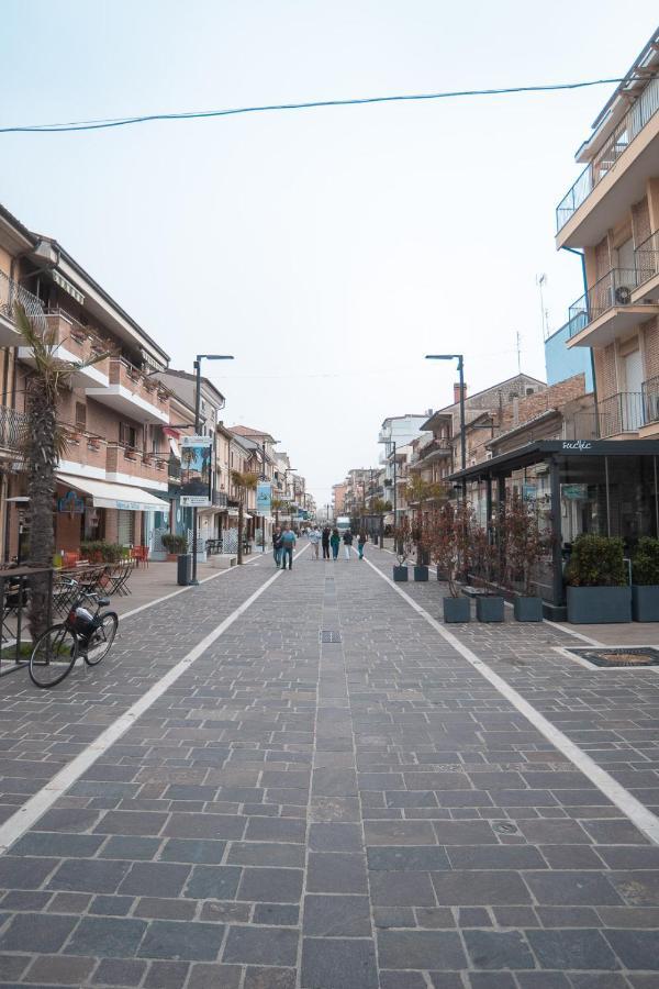 Le Camelie -Appartamenti Nuovi Porto SantʼElpidio エクステリア 写真
